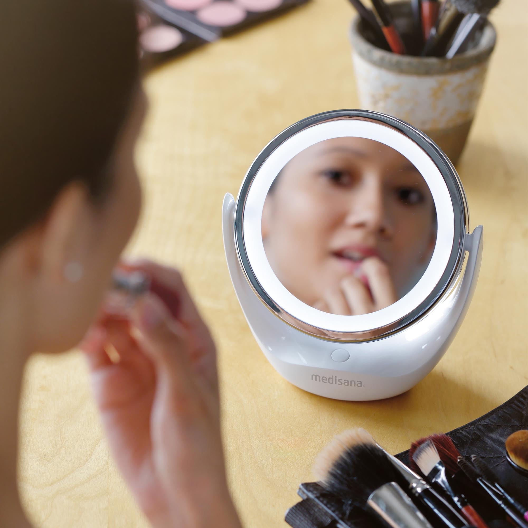 medisana-cm-835-miroir-cosm-tique-led-double-face-grossissement-x5-pivotant-360- image 3