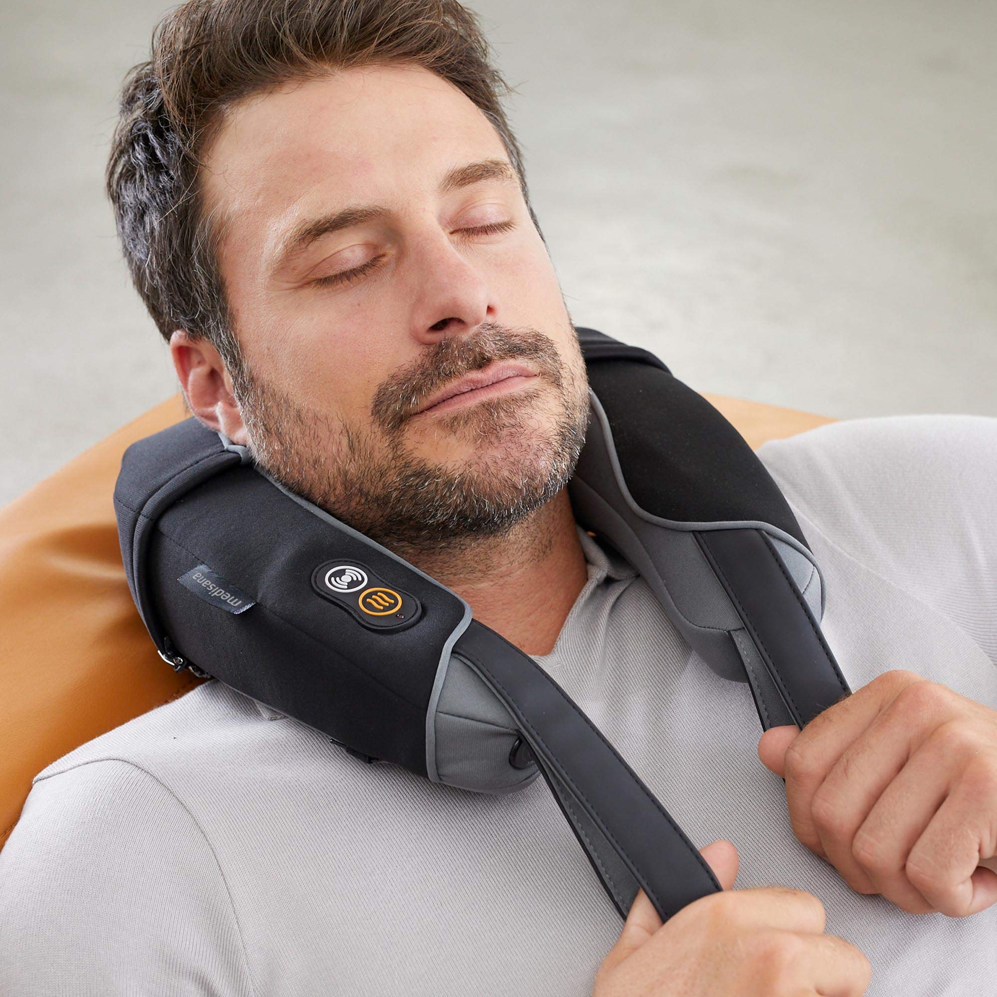medisana-nm-868-coussin-de-massage-pour-nuque-et-paules-avec-vibration-2-niveaux image 3